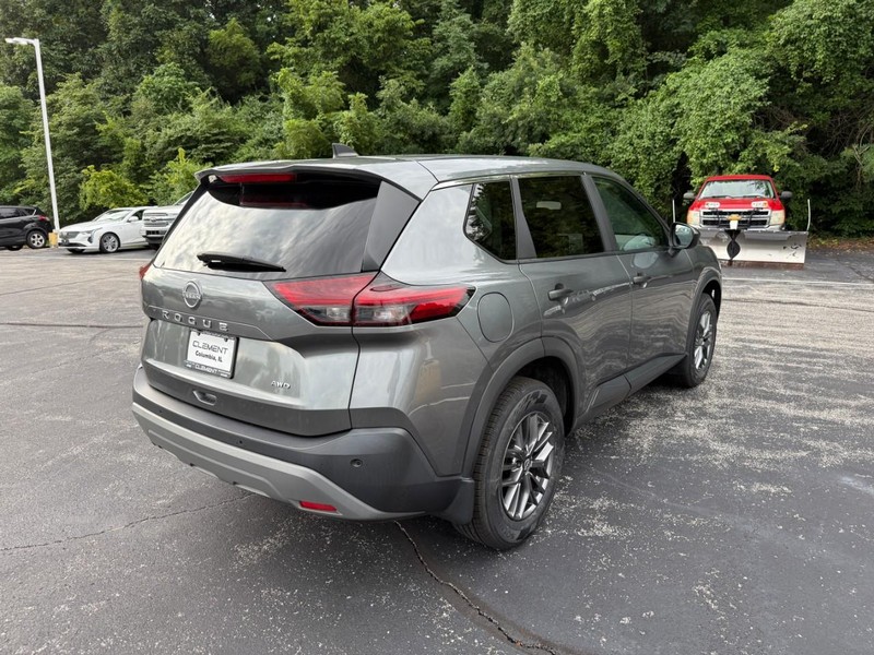 Nissan Rogue Vehicle Image 11