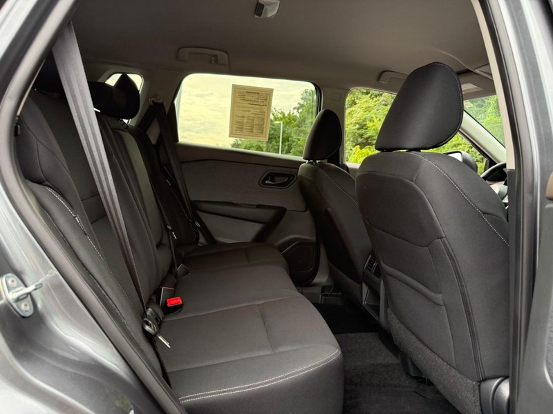 Nissan Rogue Vehicle Image 14