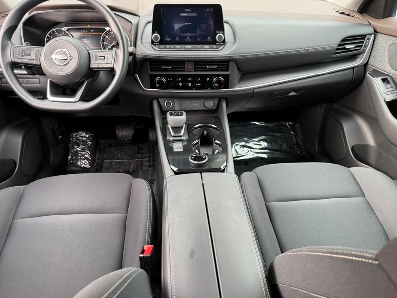 Nissan Rogue Vehicle Image 15