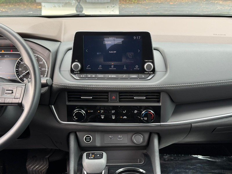 Nissan Rogue Vehicle Image 17