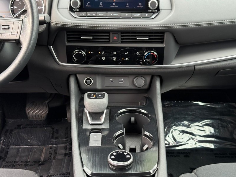 Nissan Rogue Vehicle Image 18