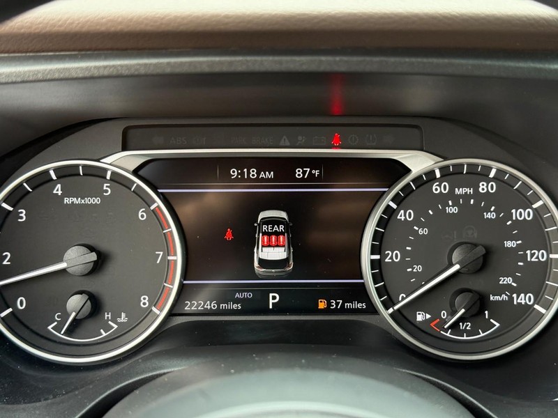 Nissan Rogue Vehicle Image 24