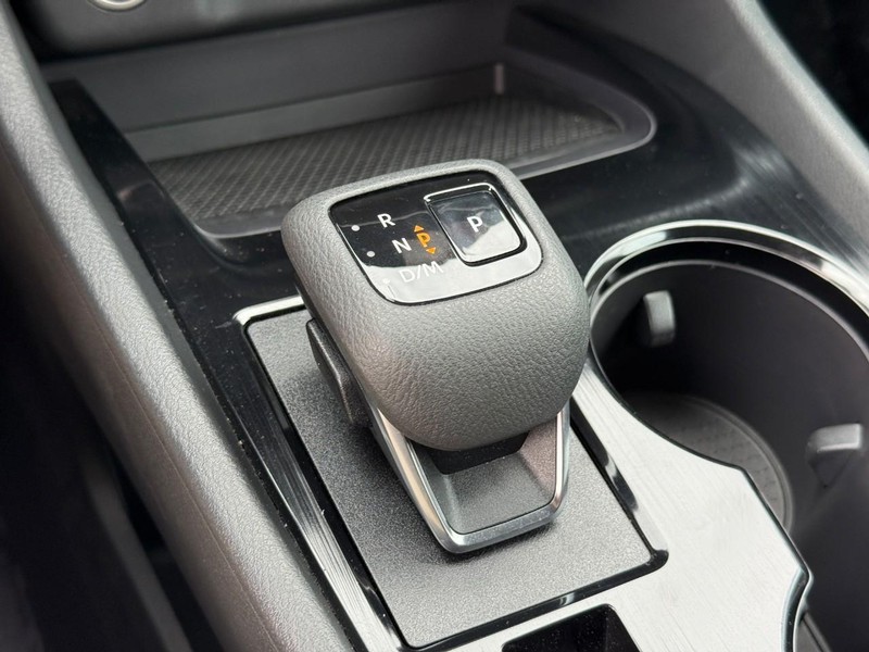 Nissan Rogue Vehicle Image 25