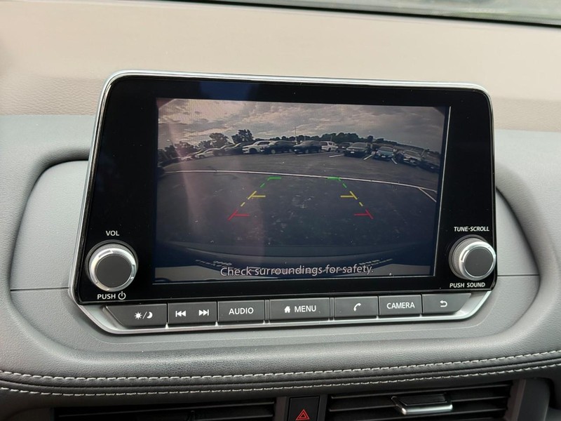 Nissan Rogue Vehicle Image 26