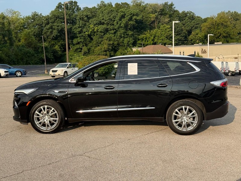 Buick Enclave Vehicle Full-screen Gallery Image 2