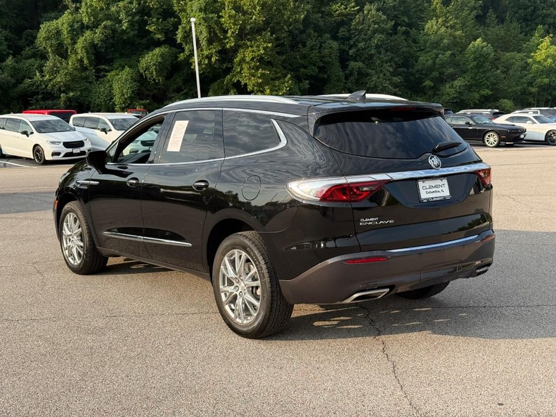 Buick Enclave Vehicle Full-screen Gallery Image 3