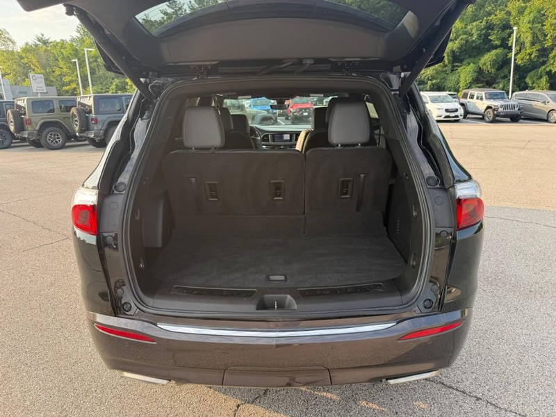 Buick Enclave Vehicle Full-screen Gallery Image 5