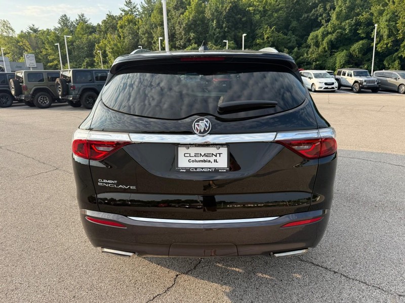 Buick Enclave Vehicle Full-screen Gallery Image 6