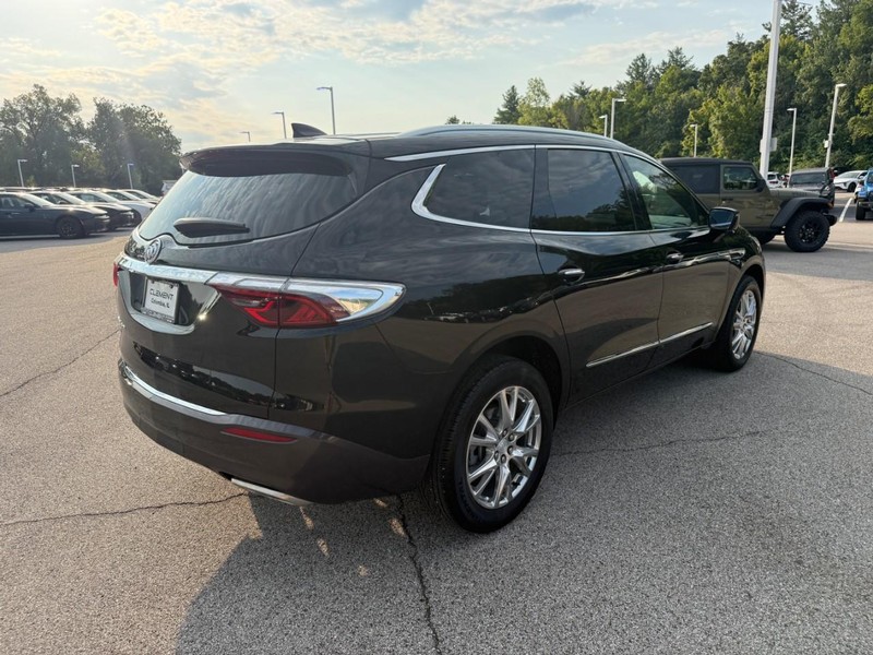 Buick Enclave Vehicle Full-screen Gallery Image 7