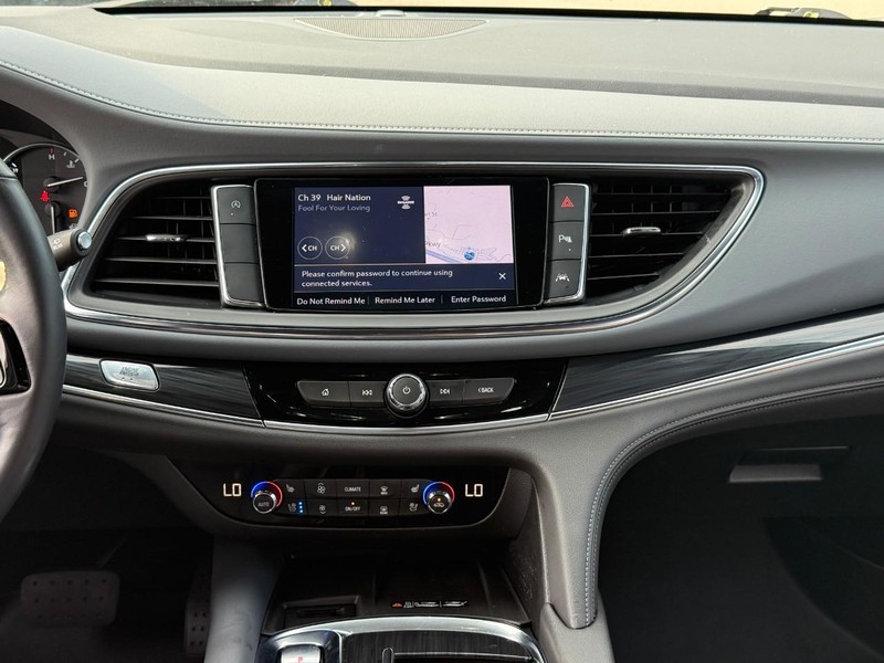 Buick Enclave Vehicle Full-screen Gallery Image 14