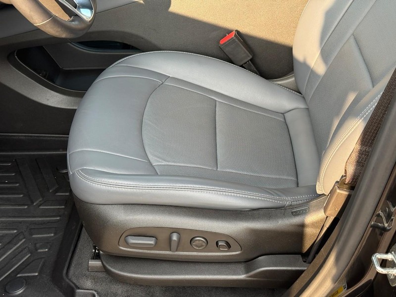 Buick Enclave Vehicle Full-screen Gallery Image 18