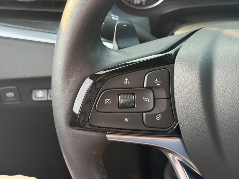 Buick Enclave Vehicle Full-screen Gallery Image 20