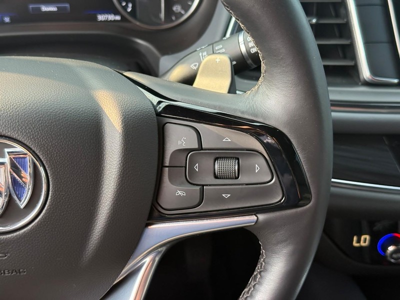 Buick Enclave Vehicle Full-screen Gallery Image 21