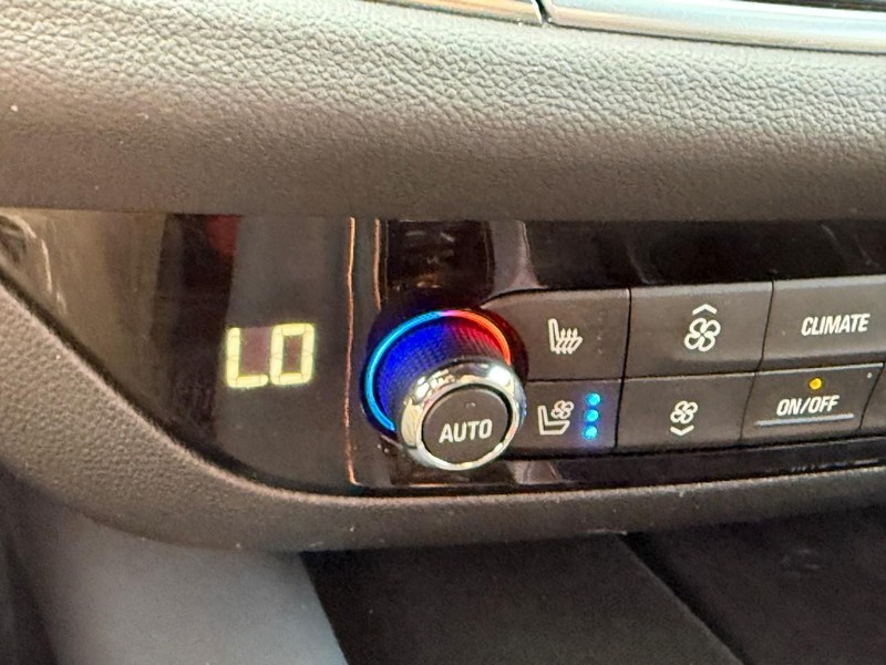 Buick Enclave Vehicle Full-screen Gallery Image 23