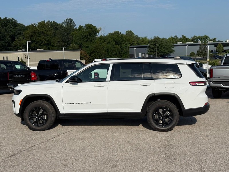 Jeep Grand Cherokee L Vehicle Full-screen Gallery Image 2