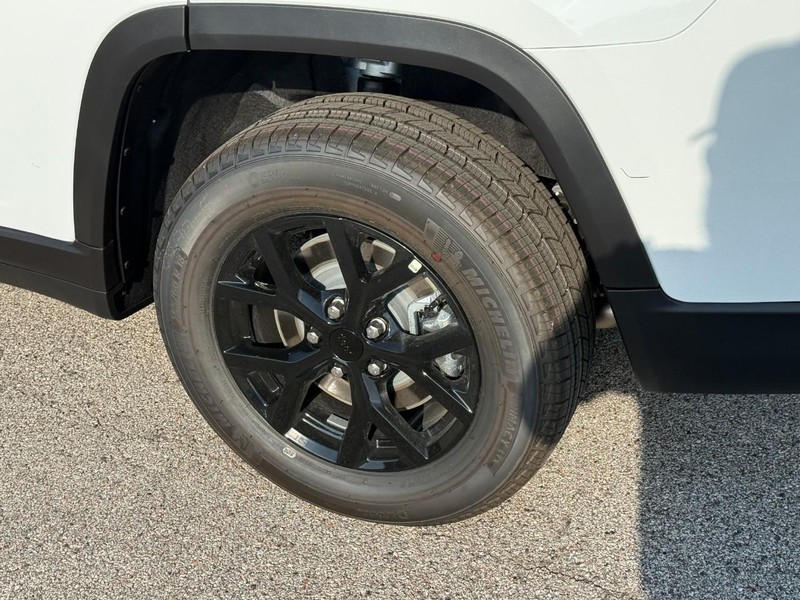 Jeep Grand Cherokee L Vehicle Full-screen Gallery Image 4
