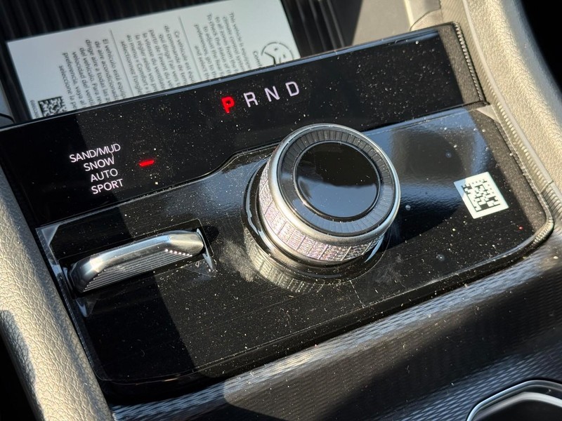 Jeep Grand Cherokee L Vehicle Full-screen Gallery Image 16