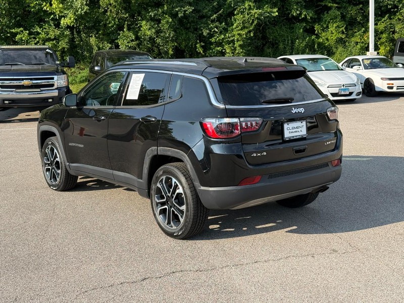 Jeep Compass Vehicle Full-screen Gallery Image 3