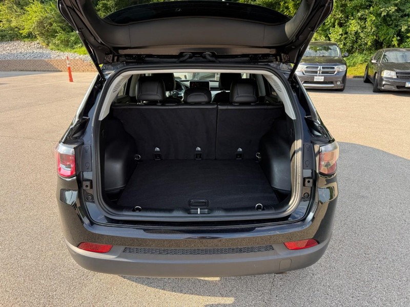 Jeep Compass Vehicle Full-screen Gallery Image 5