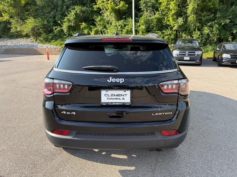 Jeep Compass Vehicle Full-screen Gallery Image 6