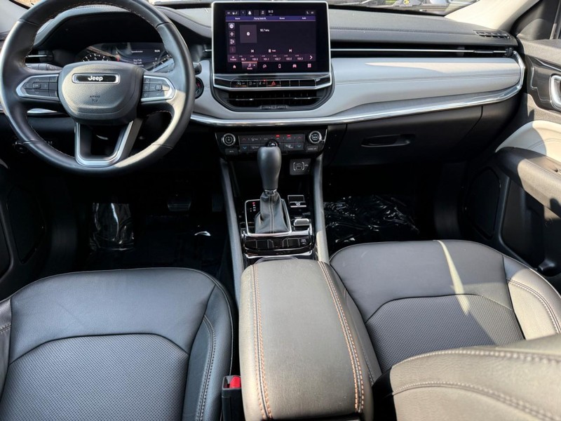 Jeep Compass Vehicle Full-screen Gallery Image 11