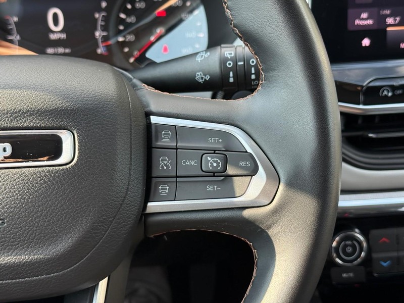 Jeep Compass Vehicle Full-screen Gallery Image 19