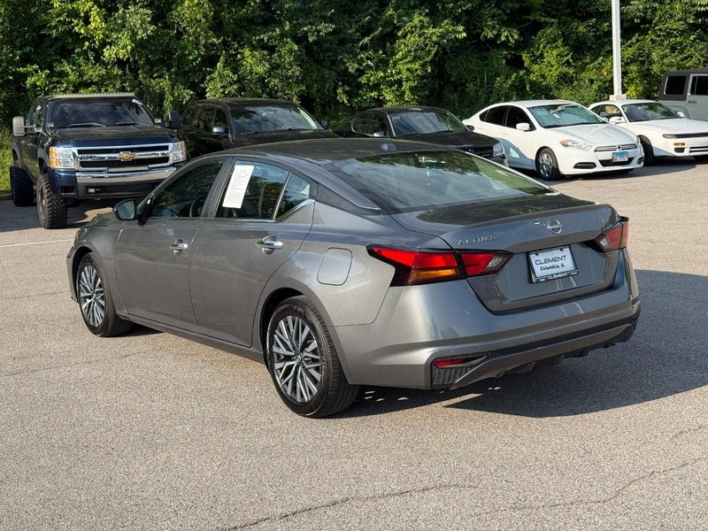 Nissan Altima Vehicle Image 04