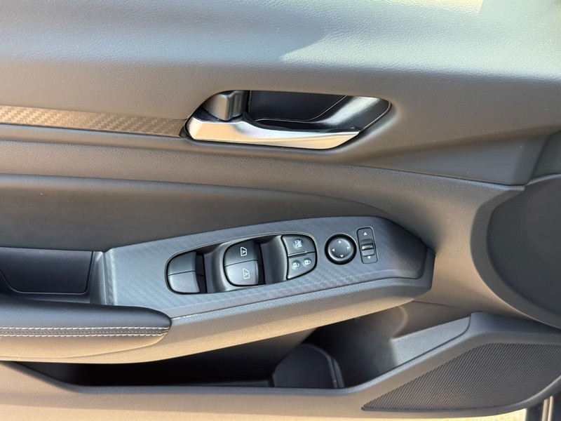 Nissan Altima Vehicle Image 18