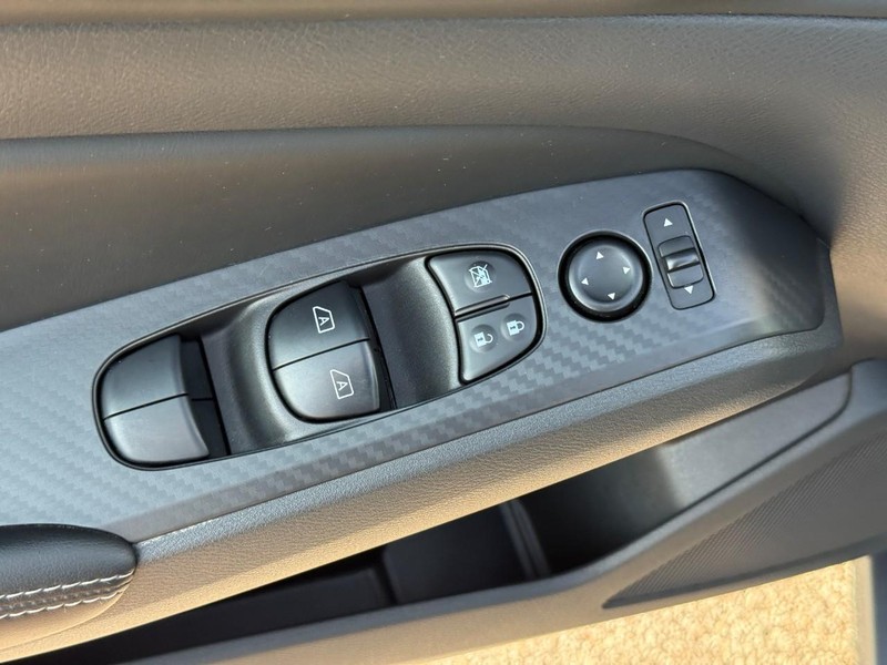 Nissan Altima Vehicle Image 19