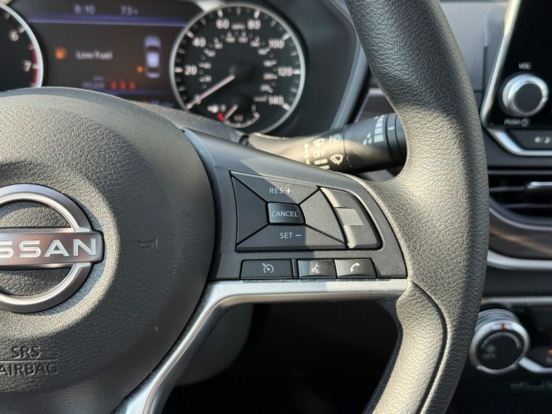 Nissan Altima Vehicle Image 23