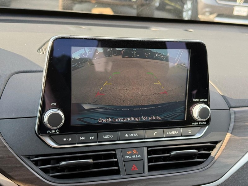 Nissan Altima Vehicle Image 25