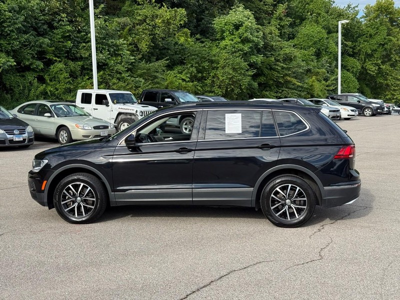 Volkswagen Tiguan Vehicle Full-screen Gallery Image 2