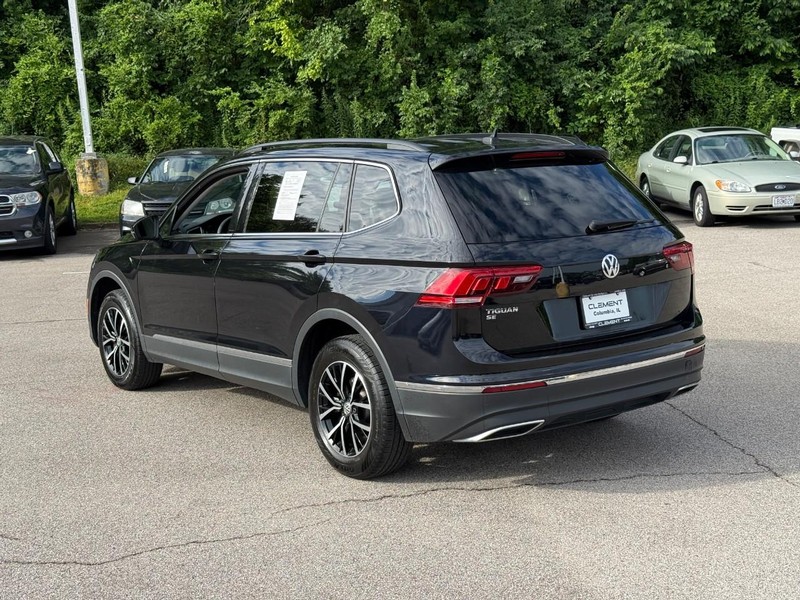 Volkswagen Tiguan Vehicle Full-screen Gallery Image 3