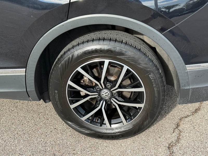 Volkswagen Tiguan Vehicle Full-screen Gallery Image 4