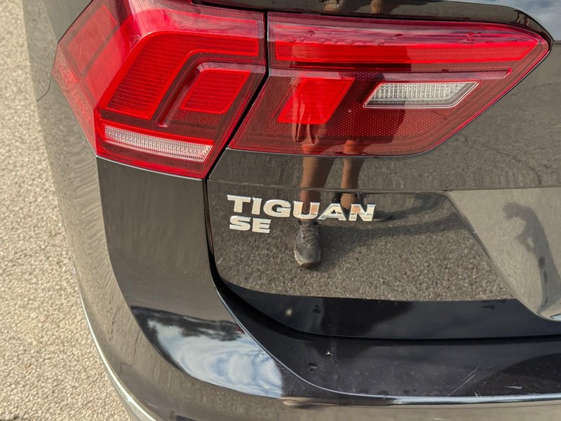 Volkswagen Tiguan Vehicle Full-screen Gallery Image 5
