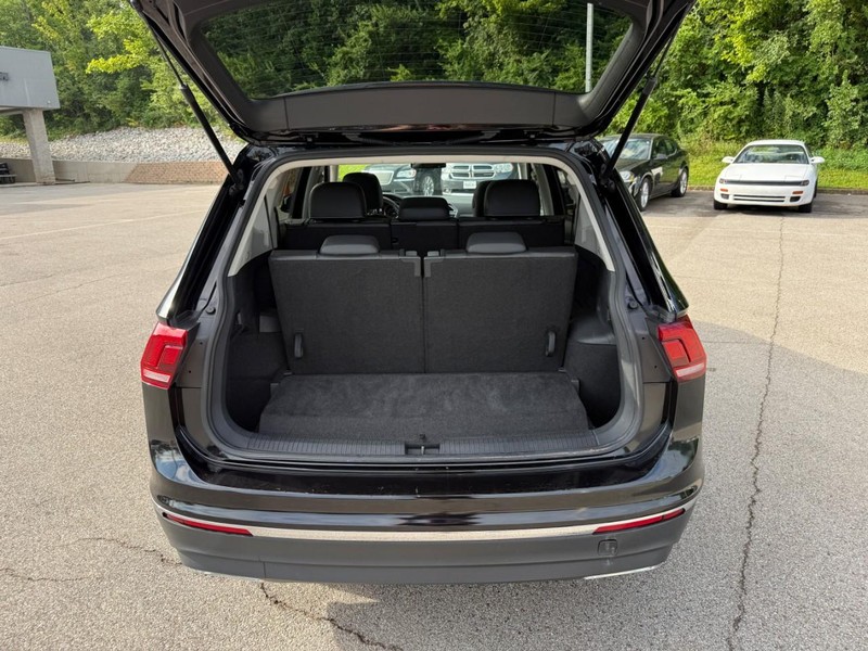 Volkswagen Tiguan Vehicle Full-screen Gallery Image 6