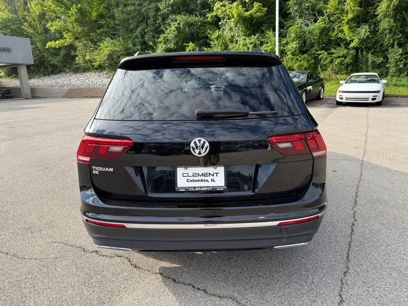 Volkswagen Tiguan Vehicle Full-screen Gallery Image 7