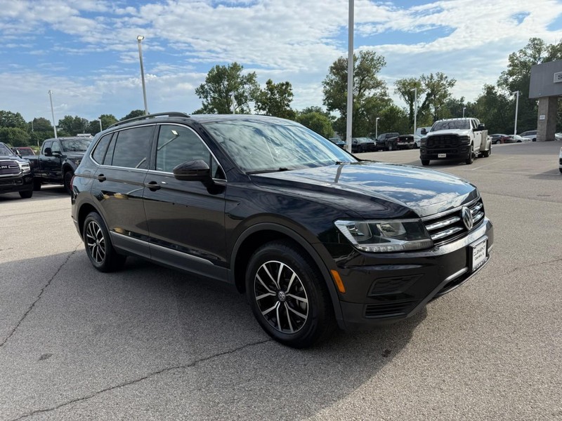 Volkswagen Tiguan Vehicle Full-screen Gallery Image 9