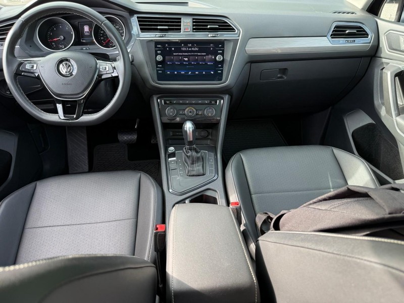 Volkswagen Tiguan Vehicle Full-screen Gallery Image 11