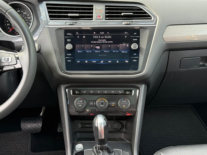 Volkswagen Tiguan Vehicle Full-screen Gallery Image 14