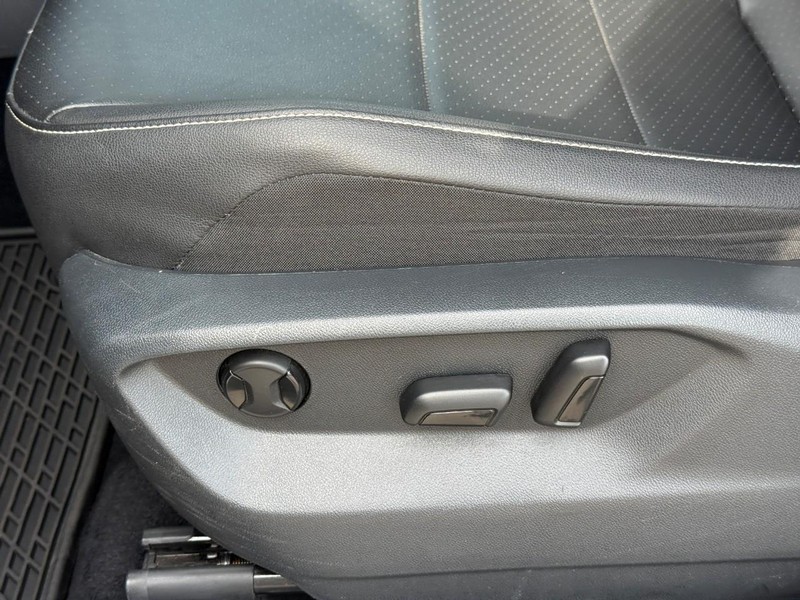 Volkswagen Tiguan Vehicle Full-screen Gallery Image 18