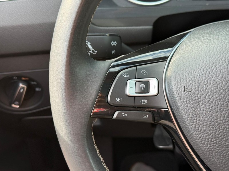 Volkswagen Tiguan Vehicle Full-screen Gallery Image 19