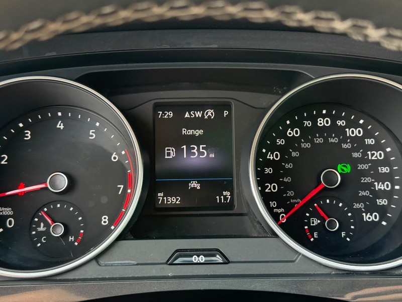 Volkswagen Tiguan Vehicle Full-screen Gallery Image 21