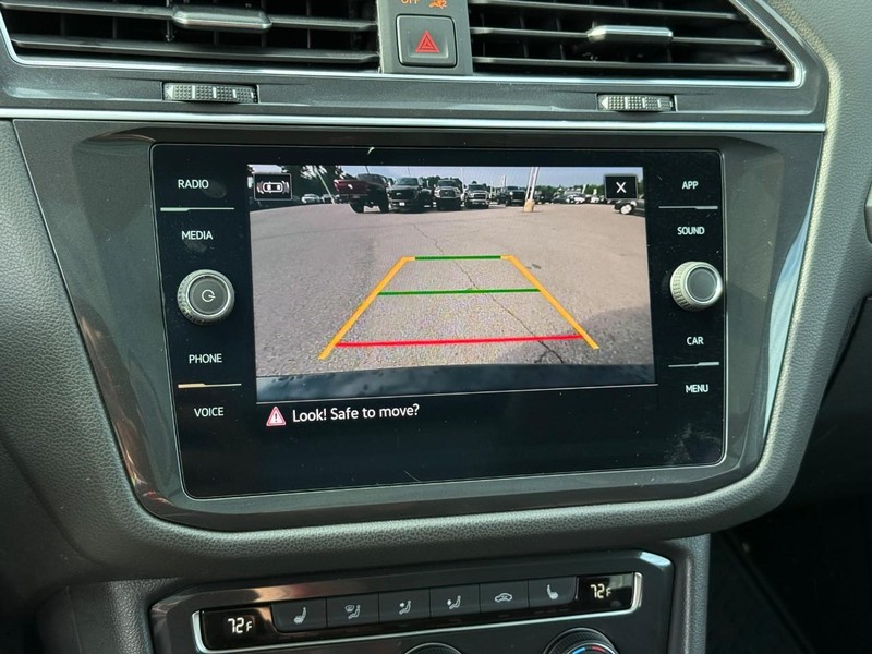 Volkswagen Tiguan Vehicle Full-screen Gallery Image 24