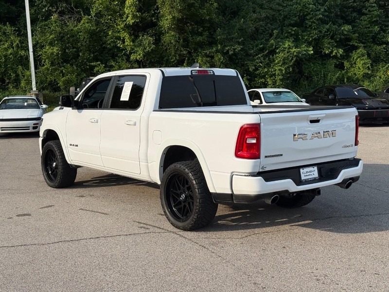 Ram 1500 Vehicle Full-screen Gallery Image 3