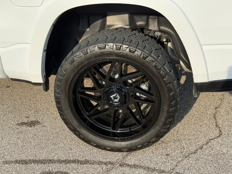 Ram 1500 Vehicle Full-screen Gallery Image 4