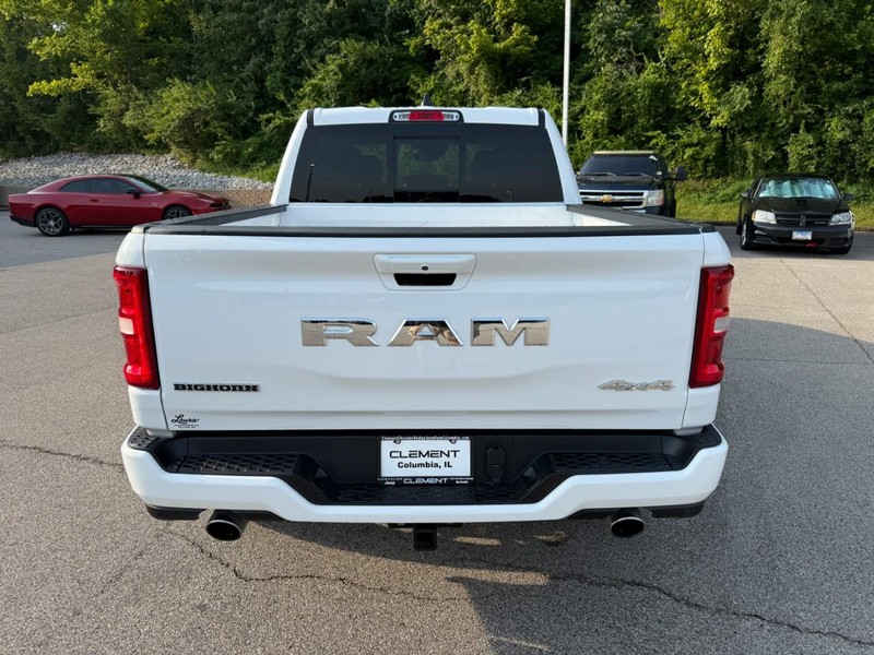 Ram 1500 Vehicle Full-screen Gallery Image 6