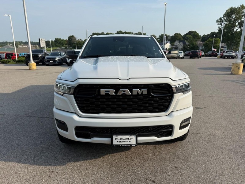 Ram 1500 Vehicle Full-screen Gallery Image 9