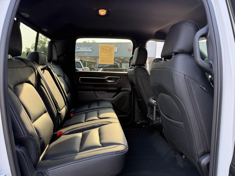 Ram 1500 Vehicle Full-screen Gallery Image 10
