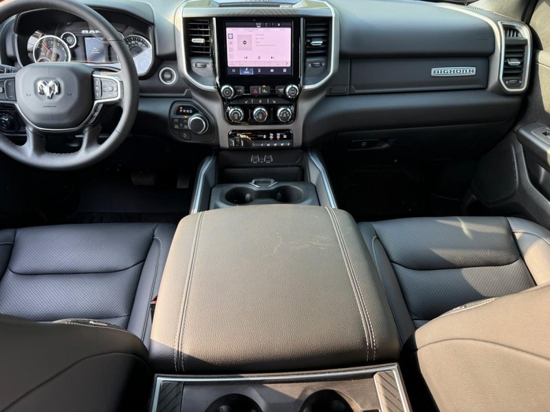 Ram 1500 Vehicle Full-screen Gallery Image 11